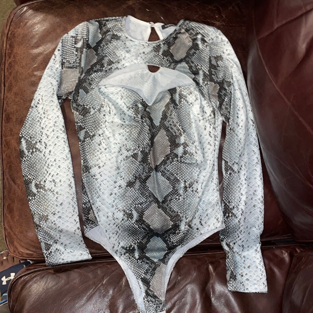 FASHION NOVA CUT OUT MOCK SNAKE SKIN BODY SUIT